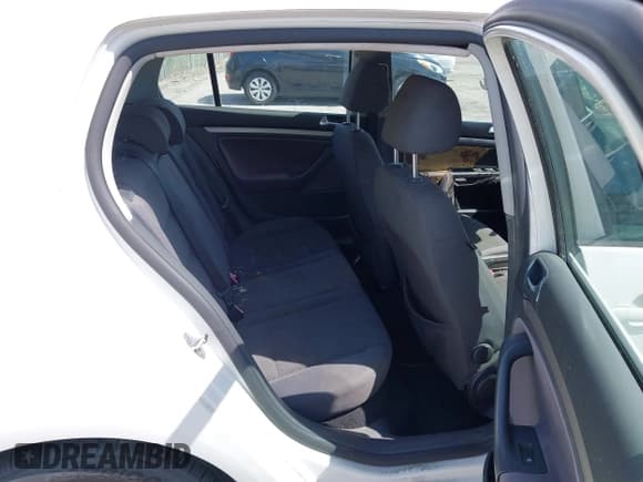 ✅ 2008 Volkswagen Rabbit S • VIN: WVWDB71K78W338038 • Lot: 41779015. Listed on IAAI with 172,696 mi. Free auction sales archive from the USA and detailed vehicle history report at DreamBid. Image 8.
