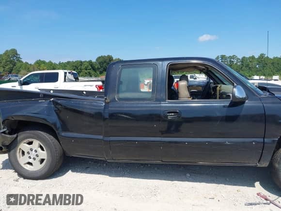 1999 Chevrolet Silverado 1500 LS z VIN 2GCEK19TXX1209019, wystawiony jako IAAI lot #43216391 z przebiegiem Nie podano mil oraz . Historia ofert i sprzedaży dostępna na DreamBid. Obrazek 13.