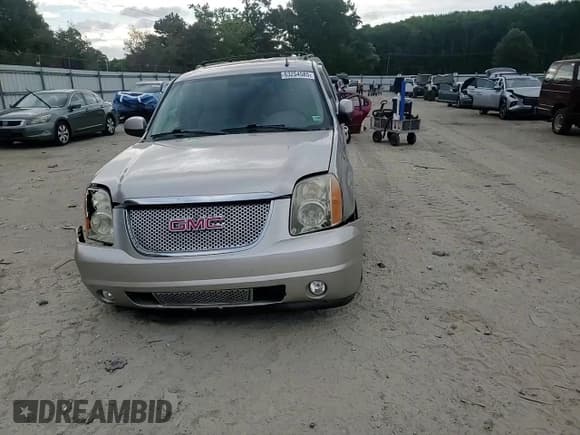 ✅ 2008 GMC Yukon XL SLT 4SB • VIN: 1GKFK16318J246741 • Лот: 63254585. Опубликован ранее на Copart с пробегом 180 557 миль. Бесплатный доступ к архиву аукционных продаж из США и подробный отчёт об истории автомобиля на DreamBid. Изображение 13.