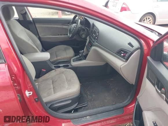 ✅ 2017 Hyundai Elantra SE • VIN: 5NPD74LF2HH206679 • Lot: 43359805. Wystawiony na IAAI z przebiegiem 138 420 mil mil. Skorzystaj z bezpłatnego archiwum sprzedaży aukcyjnych z USA i zobacz szczegółowy raport historii pojazdu na DreamBid. Zdjęcie 5.