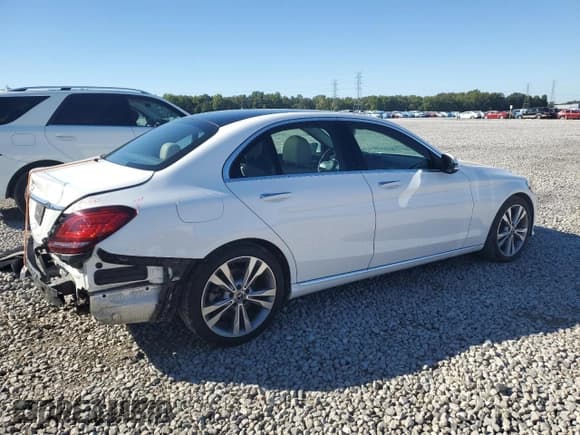 ✅ 2020 Mercedes-Benz C 300 • VIN: 55SWF8DB3LU328066 • Lot: 82344665. Wystawiony na Copart z przebiegiem 63 213 mil. Bezpłatny archiwum sprzedaży aukcyjnych z USA i szczegółowy raport historii pojazdu na DreamBid. Zdjęcie 3.