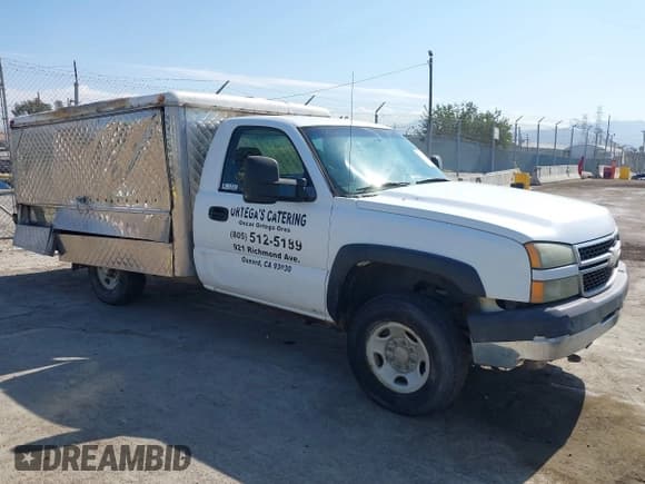✅ 2007 Chevrolet Silverado 2500HD • VIN: 1GBHK24U87E156598 • Лот: 40011047. Опубликован ранее на IAAI с пробегом 329 806 миль. Бесплатный доступ к архиву аукционных продаж из США и подробный отчёт об истории автомобиля на DreamBid. Изображение 1.