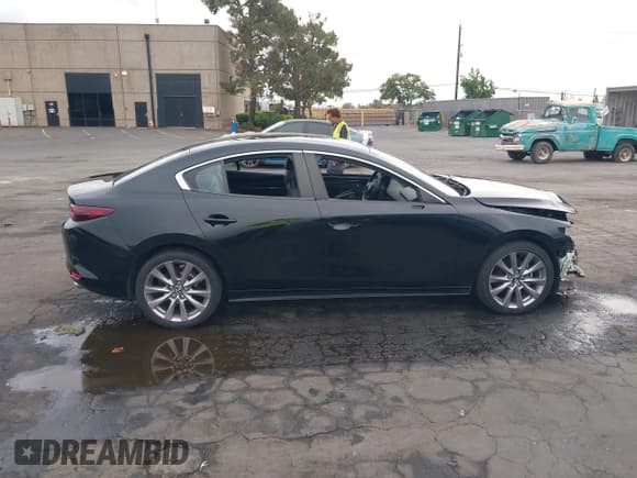 ✅ 2020 Mazda 3 Select • VIN: JM1BPACLXL1170624 • Lot: 43321017. Listed on IAAI with 85,706 mi. Free auction sales archive from the USA and detailed vehicle history report at DreamBid. Image 14.