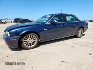 ✅ 2008 Jaguar XJ 8 LWB • VIN: SAJWA79BX8SH28045 • Лот: 61042375. Опубликован ранее на Copart с пробегом 85 903 миль. Бесплатный доступ к архиву аукционных продаж из США и подробный отчёт об истории автомобиля на DreamBid. Изображение 1.