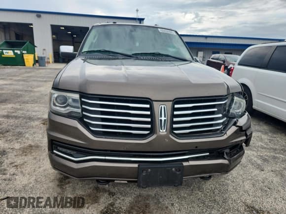 ✅ 2016 Lincoln Navigator Reserve • VIN: 5LMJJ2LT2GEL01880 • Lot: 69450485. Listed on Copart with 175,233 mi. Free auction sales archive from the USA and detailed vehicle history report at DreamBid. Image 5.