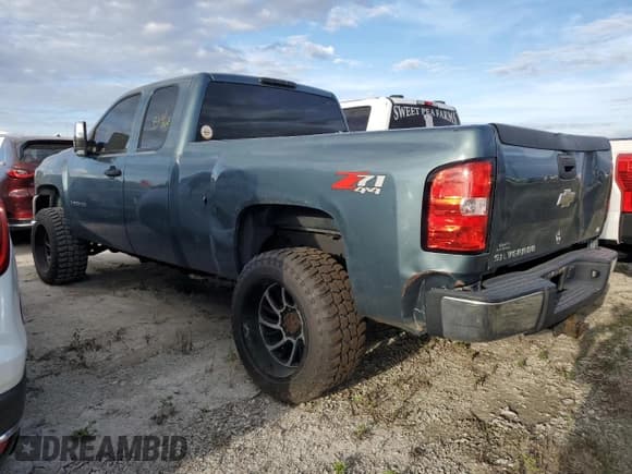 ✅ 2008 Chevrolet Silverado 2500HD 1LT • VIN: 1GCHK29698E127781 • Lot: 75123054. Wystawiony na Copart z przebiegiem Nie podano. Bezpłatny archiwum sprzedaży aukcyjnych z USA i szczegółowy raport historii pojazdu na DreamBid. Zdjęcie 2.