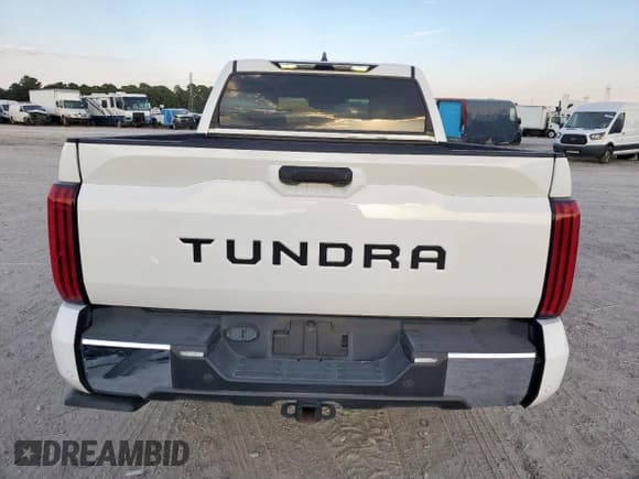 ✅ 2024 Toyota Tundra SR5 • VIN: 5TFLA5AB8RX033100 • Лот: 84614895. Опубликован ранее на Copart с пробегом 28 004 миль. Бесплатный доступ к архиву аукционных продаж из США и подробный отчёт об истории автомобиля на DreamBid. Изображение 6.