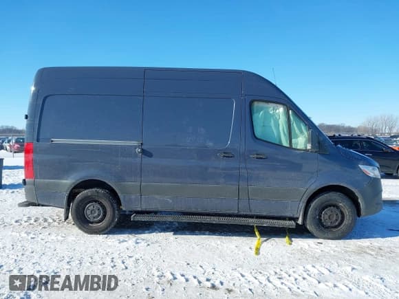 ✅ 2019 Mercedes-Benz Sprinter Cargo • VIN: WD4PF0CD5KP047777 • Lot: 41273923. Listed on IAAI with Not provided. Free auction sales archive from the USA and detailed vehicle history report at DreamBid. Image 12.