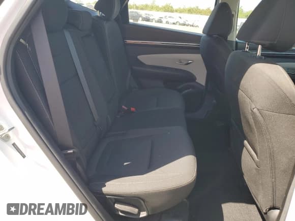 ✅ 2022 Hyundai Tucson SE • VIN: 5NMJACAE8NH033946 • Lot: 66390484. Wystawiony na Copart z przebiegiem 17 771 mil. Bezpłatny archiwum sprzedaży aukcyjnych z USA i szczegółowy raport historii pojazdu na DreamBid. Zdjęcie 12.