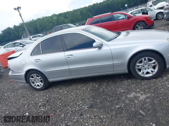 ✅ 2005 Mercedes-Benz E 320 • VIN: WDBUF65J45A622279 • Lot: 42528958. Wystawiony na IAAI z przebiegiem 125 464 mil. Bezpłatny archiwum sprzedaży aukcyjnych z USA i szczegółowy raport historii pojazdu na DreamBid. Zdjęcie 13.