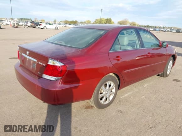 ✅ 2005 Toyota Camry XLE • VIN: 4T1BF30K15U104003 • Лот: 43483823. Опубликован ранее на IAAI с пробегом 294 612 миль. Бесплатный доступ к архиву аукционных продаж из США и подробный отчёт об истории автомобиля на DreamBid. Изображение 4.