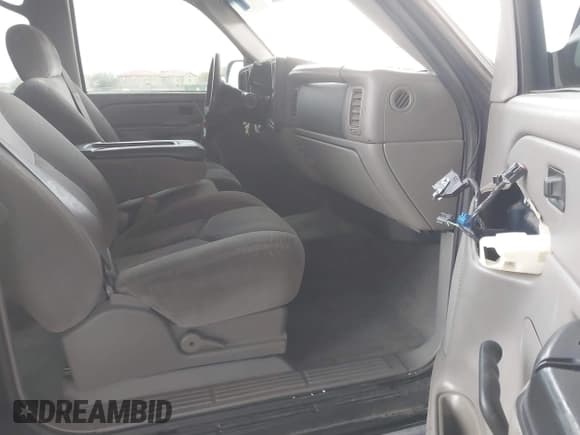 ✅ 2004 Chevrolet Suburban LT • VIN: 1GNEC16Z34J133058 • Лот: 41200786. Опубликован ранее на IAAI с пробегом 254 131 миль. Бесплатный доступ к архиву аукционных продаж из США и подробный отчёт об истории автомобиля на DreamBid. Изображение 5.