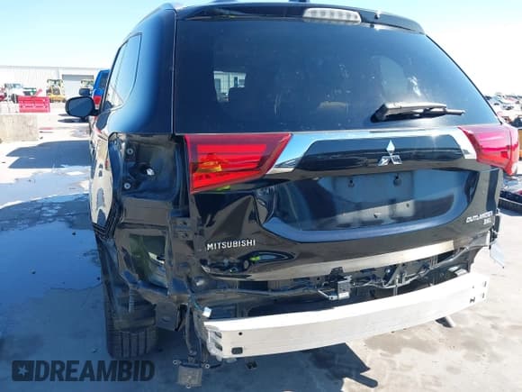 ✅ 2018 Mitsubishi Outlander SE • VIN: JA4AD3A38JZ002167 • Lot: 43588034. Wystawiony na IAAI z przebiegiem 91 915 mil. Bezpłatny archiwum sprzedaży aukcyjnych z USA i szczegółowy raport historii pojazdu na DreamBid. Zdjęcie 6.