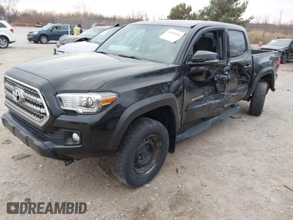✅ 2017 Toyota Tacoma SR5 • VIN: 5TFCZ5AN5HX112287 • Lot: 43654484. Listed on IAAI with 69,600 mi. Free auction sales archive from the USA and detailed vehicle history report at DreamBid. Image 2.