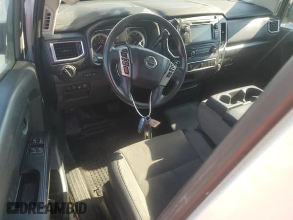 ✅ 2019 Nissan Titan S • VIN: 1N6AA1R70KN521908 • Lot: 69290525. Wystawiony na Copart z przebiegiem 62 691 mil. Bezpłatny archiwum sprzedaży aukcyjnych z USA i szczegółowy raport historii pojazdu na DreamBid. Zdjęcie 8.
