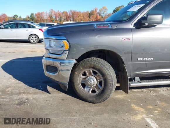 ✅ 2019 Ram 2500 Tradesman • VIN: 3C6UR5CJ3KG587597 • Lot: 43613856. Wystawiony na IAAI z przebiegiem 74 742 mil. Bezpłatny archiwum sprzedaży aukcyjnych z USA i szczegółowy raport historii pojazdu na DreamBid. Zdjęcie 6.
