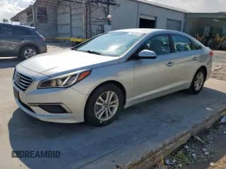2016 Hyundai Sonata SE z VIN 5NPE24AF9GH349200, wystawiony jako Copart lot #70329575 z przebiegiem 148 960 mil mil oraz Szkoda całkowita • Salvage title. Historia ofert i sprzedaży dostępna na DreamBid. Obrazek 1.