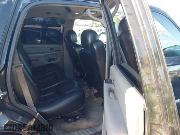 2005 Chevrolet Tahoe LS with VIN 1GNEC13V85J176815, listed as a IAAI auction lot 43567136 with 152,649 mi miles and . Bid and sale history available at DreamBid. Image 8.