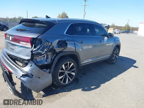 ✅ 2024 Volkswagen Atlas SEL Premium R-Line • VIN: 1V2FE2CA6RC204677 • Lot: 43500461. Wystawiony na IAAI z przebiegiem 28 401 mil. Bezpłatny archiwum sprzedaży aukcyjnych z USA i szczegółowy raport historii pojazdu na DreamBid. Zdjęcie 4.