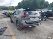 ✅ 2018 Nissan Rogue SL • VIN: 5N1AT2MV5JC728227 • Lot: 42982158. Wystawiony na IAAI z przebiegiem 178 919 mil. Bezpłatny archiwum sprzedaży aukcyjnych z USA i szczegółowy raport historii pojazdu na DreamBid. Zdjęcie 3.