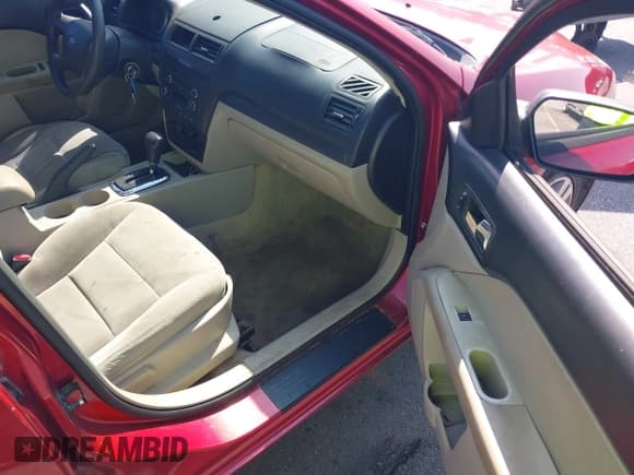 ✅ 2008 Ford Fusion S • VIN: 3FAHP06ZX8R214788 • Лот: 43157550. Опубликован ранее на IAAI с пробегом 238 827 миль. Бесплатный доступ к архиву аукционных продаж из США и подробный отчёт об истории автомобиля на DreamBid. Изображение 5.