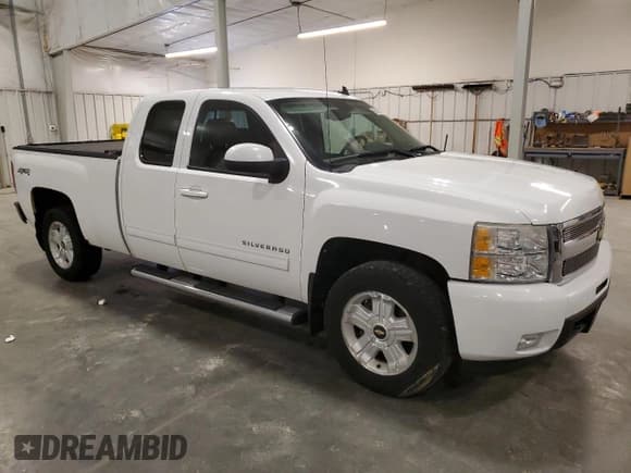 ✅ 2010 Chevrolet Silverado 1500 • VIN: 1GCSKTE27AZ121958 • Lot: 60167475. Wystawiony na Copart z przebiegiem 191 880 mil. Bezpłatny archiwum sprzedaży aukcyjnych z USA i szczegółowy raport historii pojazdu na DreamBid. Zdjęcie 4.