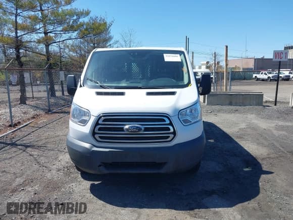 ✅ 2018 Ford Transit • VIN: 1FTYR1ZM2JKB16830 • Lot: 42070606. Wystawiony na IAAI z przebiegiem 85 495 mil. Bezpłatny archiwum sprzedaży aukcyjnych z USA i szczegółowy raport historii pojazdu na DreamBid. Zdjęcie 12.