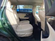 ✅ 2023 Toyota Highlander Hybrid Platinum • VIN: 5TDFARAH8PS521359 • Lot: 41805131. Wystawiony na IAAI z przebiegiem 24 598 mil. Bezpłatny archiwum sprzedaży aukcyjnych z USA i szczegółowy raport historii pojazdu na DreamBid. Zdjęcie 8.