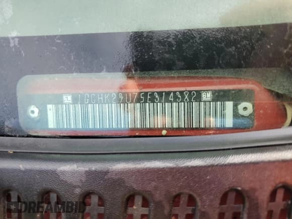 ✅ 2005 Chevrolet Silverado 2500HD LS • VIN: 1GCHK29U75E314382 • Lot: 90525575. Wystawiony na Copart z przebiegiem 97 526 mil. Bezpłatny archiwum sprzedaży aukcyjnych z USA i szczegółowy raport historii pojazdu na DreamBid. Zdjęcie 12.