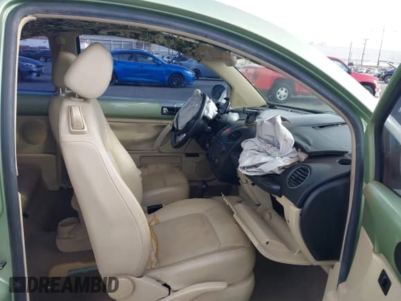 ✅ 2007 Volkswagen Beetle • VIN: 3VWSW31CX7M515464 • Lot: 41884874. Wystawiony na IAAI z przebiegiem 161 302 mil. Bezpłatny archiwum sprzedaży aukcyjnych z USA i szczegółowy raport historii pojazdu na DreamBid. Zdjęcie 5.