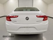 ✅ 2018 Buick LaCrosse Essence • VIN: 1G4ZP5SZ8JU121991 • Lot: 71727625. Wystawiony na Copart z przebiegiem 70 498 mil. Bezpłatny archiwum sprzedaży aukcyjnych z USA i szczegółowy raport historii pojazdu na DreamBid. Zdjęcie 6.