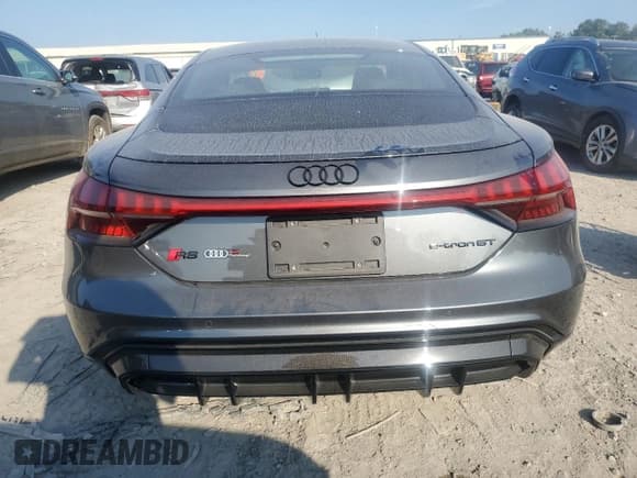 ✅ 2022 Audi RS e-tron GT • VIN: WAUAHBFW6N7904693 • Лот: 72273784. Опубликован ранее на Copart с пробегом 10 180 миль. Бесплатный доступ к архиву аукционных продаж из США и подробный отчёт об истории автомобиля на DreamBid. Изображение 6.