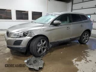 ✅ 2013 Volvo XC60 T6 • VIN: YV4902DZ2D2383149 • Lot: 41796975. Wystawiony na Copart z przebiegiem 171 840 mil. Bezpłatny archiwum sprzedaży aukcyjnych z USA i szczegółowy raport historii pojazdu na DreamBid. Zdjęcie 1.