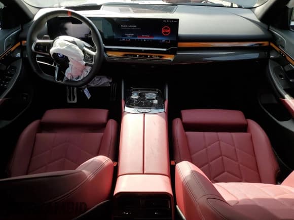 ✅ 2024 BMW i5 M60 • VIN: WBY43FK00RCR71826 • Lot: 72140144. Wystawiony na Copart z przebiegiem 5 987 mil. Bezpłatny archiwum sprzedaży aukcyjnych z USA i szczegółowy raport historii pojazdu na DreamBid. Zdjęcie 8.