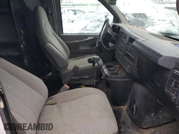 ✅ 2009 Chevrolet Express Cargo • VIN: 1GCGG25C691169214 • Lot: 82757254. Listed on Copart with 290,903 mi. Free auction sales archive from the USA and detailed vehicle history report at DreamBid. Image 7.