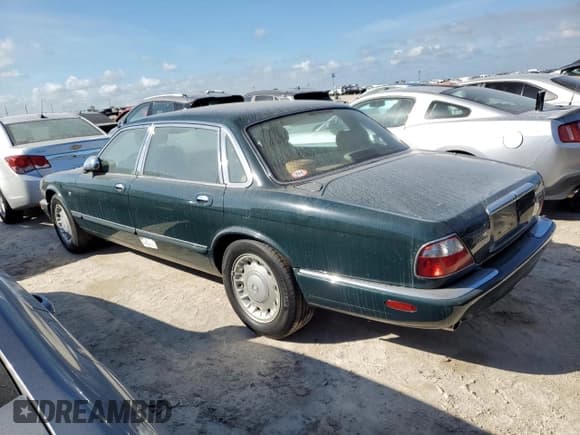 ✅ 2000 Jaguar XJ Vanden Plas • VIN: SAJDA24C6YLF08230 • Lot: 74842274. Wystawiony na Copart z przebiegiem Nie podano. Bezpłatny archiwum sprzedaży aukcyjnych z USA i szczegółowy raport historii pojazdu na DreamBid. Zdjęcie 2.