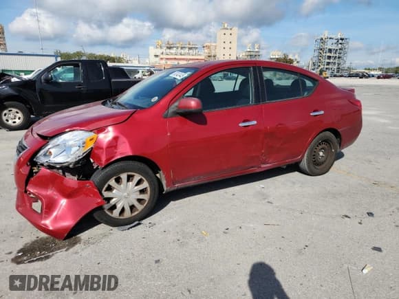✅ 2013 Nissan Versa SV • VIN: 3N1CN7AP2DL874686 • Lot: 93342445. Wystawiony na Copart z przebiegiem 134 488 mil. Bezpłatny archiwum sprzedaży aukcyjnych z USA i szczegółowy raport historii pojazdu na DreamBid. Zdjęcie 1.