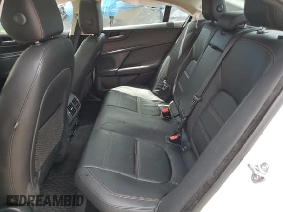 ✅ 2018 Jaguar XE • VIN: SAJAK4FN4JCP22324 • Лот: 60671125. Опубликован ранее на Copart с пробегом 47 010 миль. Бесплатный доступ к архиву аукционных продаж из США и подробный отчёт об истории автомобиля на DreamBid. Изображение 10.