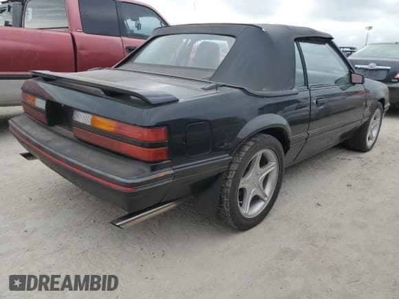 ✅ 1983 Ford Mustang GT • VIN: 1FABP27F0DF213498 • Lot: 76520224. Wystawiony na Copart z przebiegiem 13 094 mil. Bezpłatny archiwum sprzedaży aukcyjnych z USA i szczegółowy raport historii pojazdu na DreamBid. Zdjęcie 3.