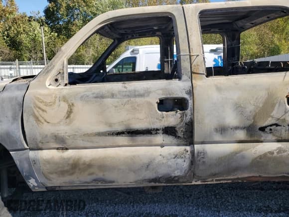 ✅ 2004 Chevrolet Silverado 2500HD LS • VIN: 1GCHK23254F252982 • Lot: 86218595. Wystawiony na Copart z przebiegiem Nie podano. Bezpłatny archiwum sprzedaży aukcyjnych z USA i szczegółowy raport historii pojazdu na DreamBid. Zdjęcie 7.