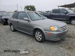 2004 Hyundai Accent GL z VIN KMHCG35C34U279368, wystawiony jako Copart lot #50233625 z przebiegiem 104 086 mil mil oraz Czysty tytuł • Clean title. Historia ofert i sprzedaży dostępna na DreamBid. Obrazek 4.