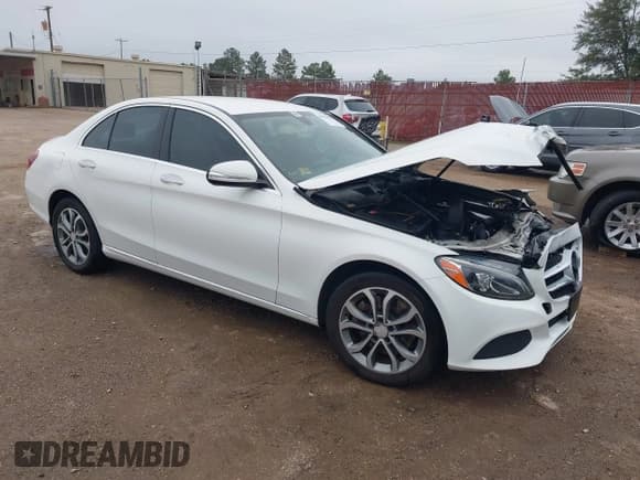 ✅ 2015 Mercedes-Benz C 300 • VIN: 55SWF4KB0FU002449 • Lot: 43553029. Wystawiony na IAAI z przebiegiem 130 959 mil. Bezpłatny archiwum sprzedaży aukcyjnych z USA i szczegółowy raport historii pojazdu na DreamBid. Zdjęcie 1.