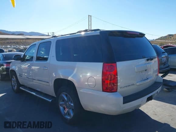 ✅ 2013 GMC Yukon XL SLT • VIN: 1GKS1KE04DR164576 • Lot: 41042003. Wystawiony na IAAI z przebiegiem 154 715 mil. Bezpłatny archiwum sprzedaży aukcyjnych z USA i szczegółowy raport historii pojazdu na DreamBid. Zdjęcie 3.