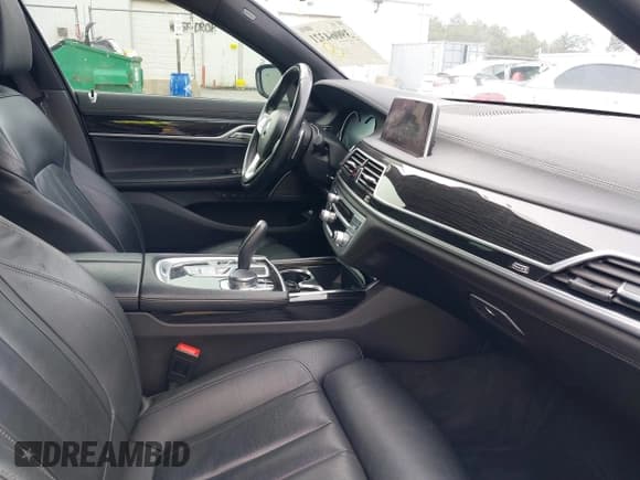 ✅ 2019 BMW 7 Series 740i • VIN: WBA7E2C57KB217973 • Lot: 39064321. Listed on IAAI with 54,818 mi. Free auction sales archive from the USA and detailed vehicle history report at DreamBid. Image 5.