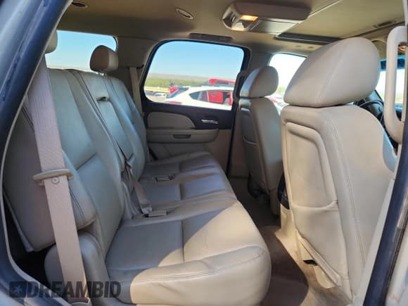 ✅ 2010 GMC Yukon Denali • VIN: 1GKUKEEF0AR179714 • Lot: 87252675. Wystawiony na Copart z przebiegiem 157 330 mil. Bezpłatny archiwum sprzedaży aukcyjnych z USA i szczegółowy raport historii pojazdu na DreamBid. Zdjęcie 11.