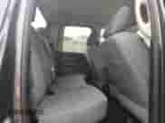 2018 Ram 1500 Express z VIN 1C6RR6FTXJS211396, wystawiony jako Copart lot #82257075 z przebiegiem 101 339 mil mil oraz Szkoda całkowita • Salvage title. Historia ofert i sprzedaży dostępna na DreamBid. Obrazek 10.