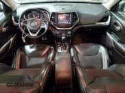 ✅ 2018 Jeep Cherokee Latitude Plus • VIN: 1C4PJMLX7JD582376 • Lot: 91933565. Wystawiony na Copart z przebiegiem 112 564 mil. Bezpłatny archiwum sprzedaży aukcyjnych z USA i szczegółowy raport historii pojazdu na DreamBid. Zdjęcie 8.