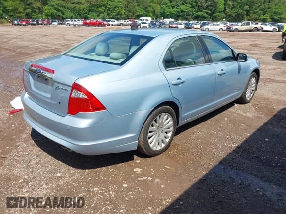 ✅ 2011 Ford Fusion Hybrid • VIN: 3FADP0L37BR264490 • Lot: 42253495. Wystawiony na IAAI z przebiegiem 112 866 mil. Bezpłatny archiwum sprzedaży aukcyjnych z USA i szczegółowy raport historii pojazdu na DreamBid. Zdjęcie 4.