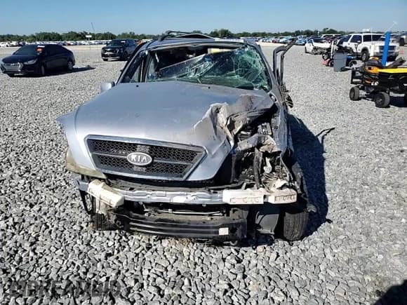 ✅ 2005 Kia Sorento LX • VIN: KNDJD733555497533 • Лот: 86608335. Опубликован ранее на Copart с пробегом Не указан. Бесплатный доступ к архиву аукционных продаж из США и подробный отчёт об истории автомобиля на DreamBid. Изображение 14.