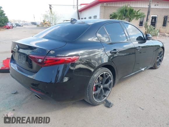 ✅ 2021 Alfa Romeo Giulia Ti Sport • VIN: ZARFAMBN8M7645229 • Lot: 41950202. Listed on IAAI with Not provided. Free auction sales archive from the USA and detailed vehicle history report at DreamBid. Image 4.